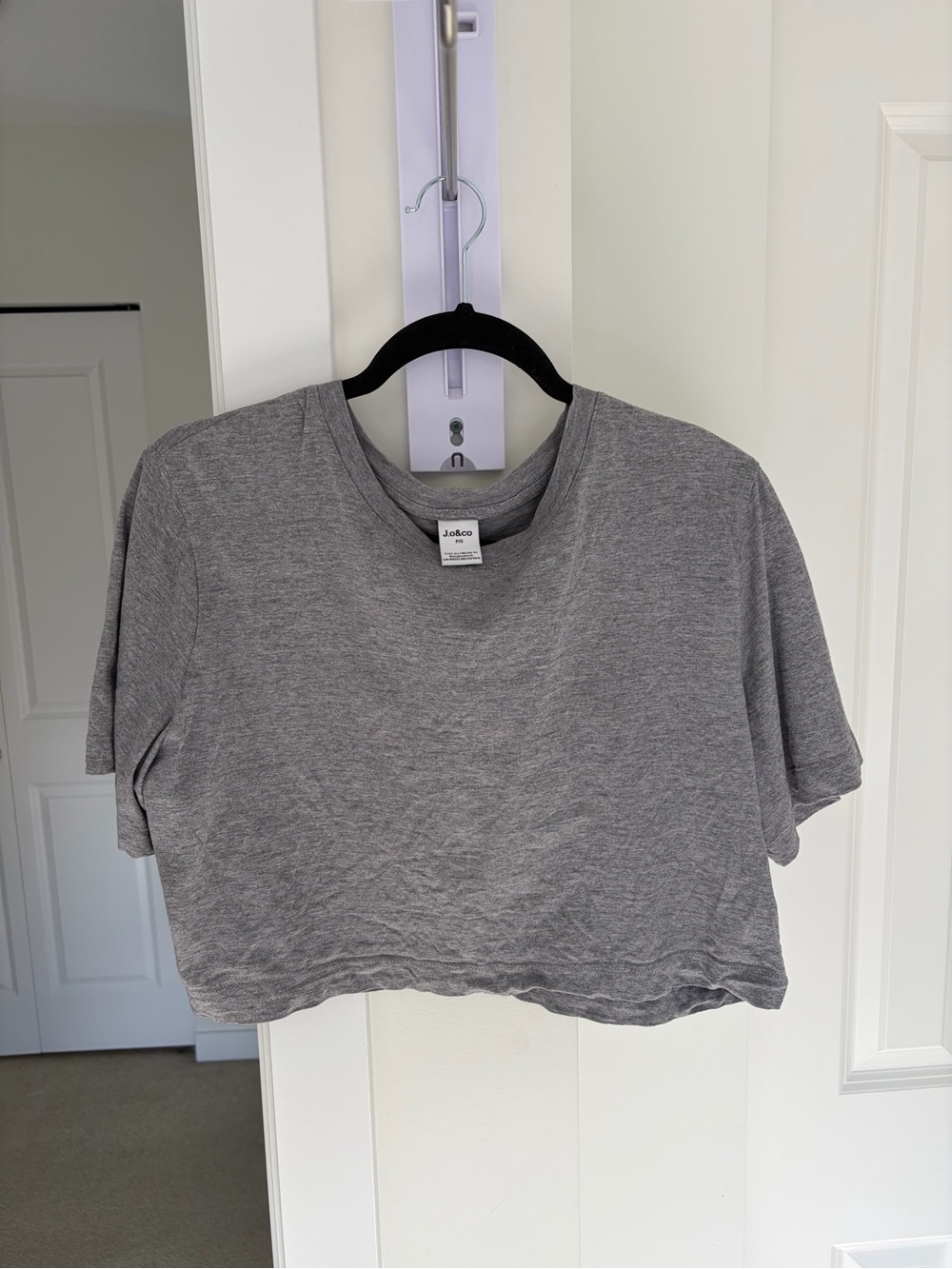 Women’s Gray Cropped Tee